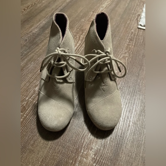 Tan TOMS Kala Wedge Boot - Size 7 - Picture 2 of 7